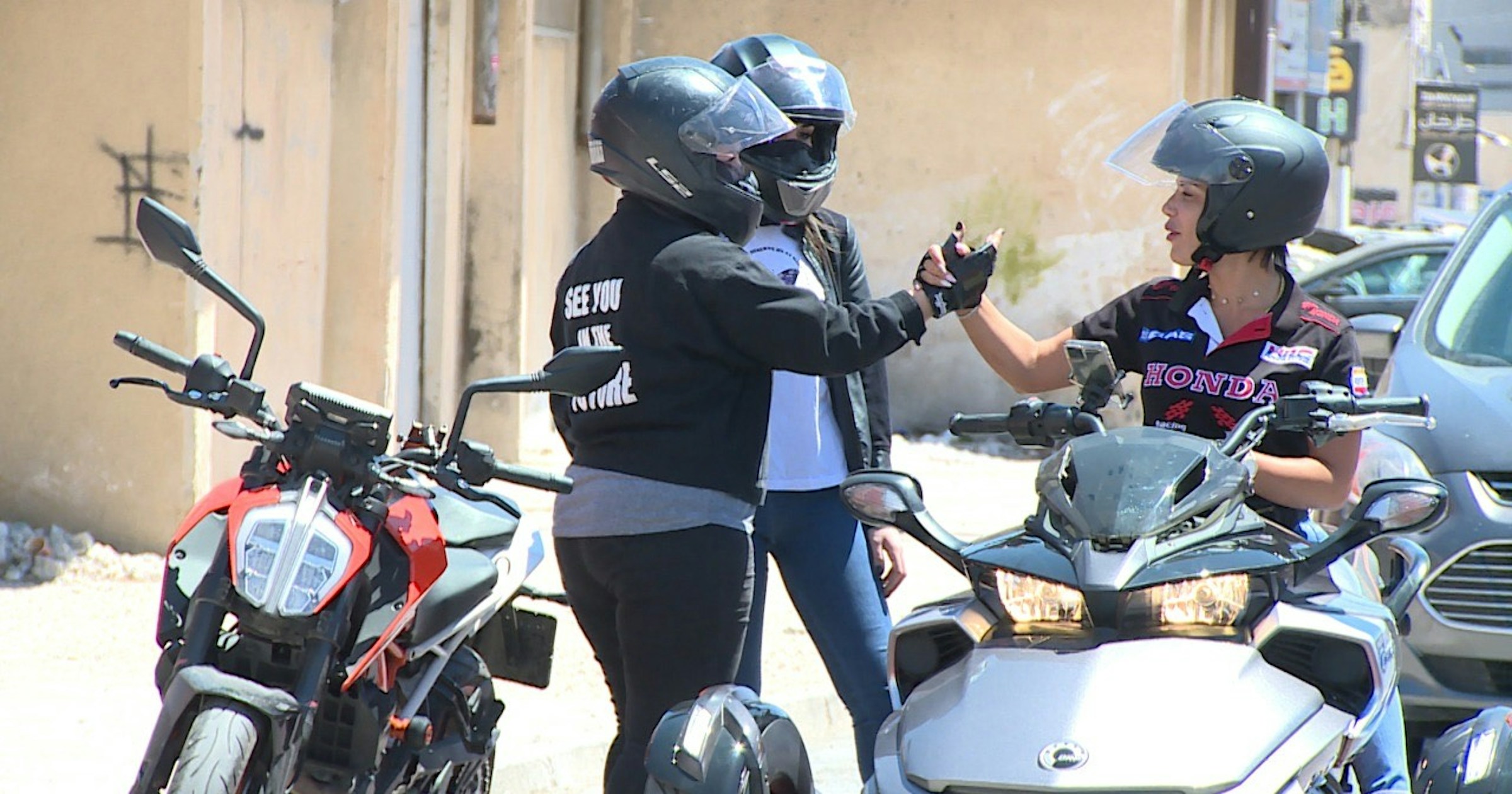 مبادرة شبابية لتشجيع الأردنيات على قيادة الدراجات النارية