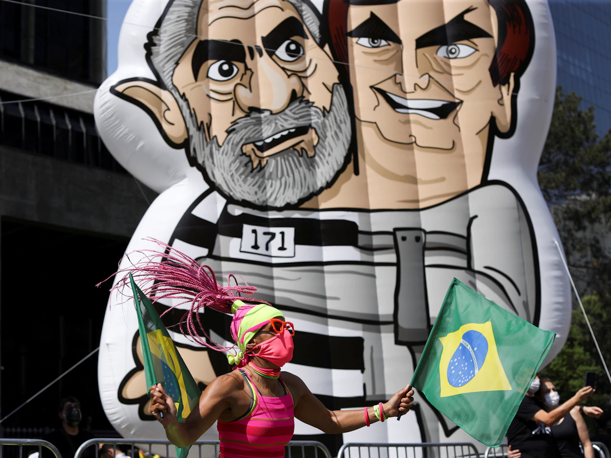 البرازيل.. بولسونارو ولولا يخوضان غمار الانتخابات قبل انطلاق الحملة الرسمية 