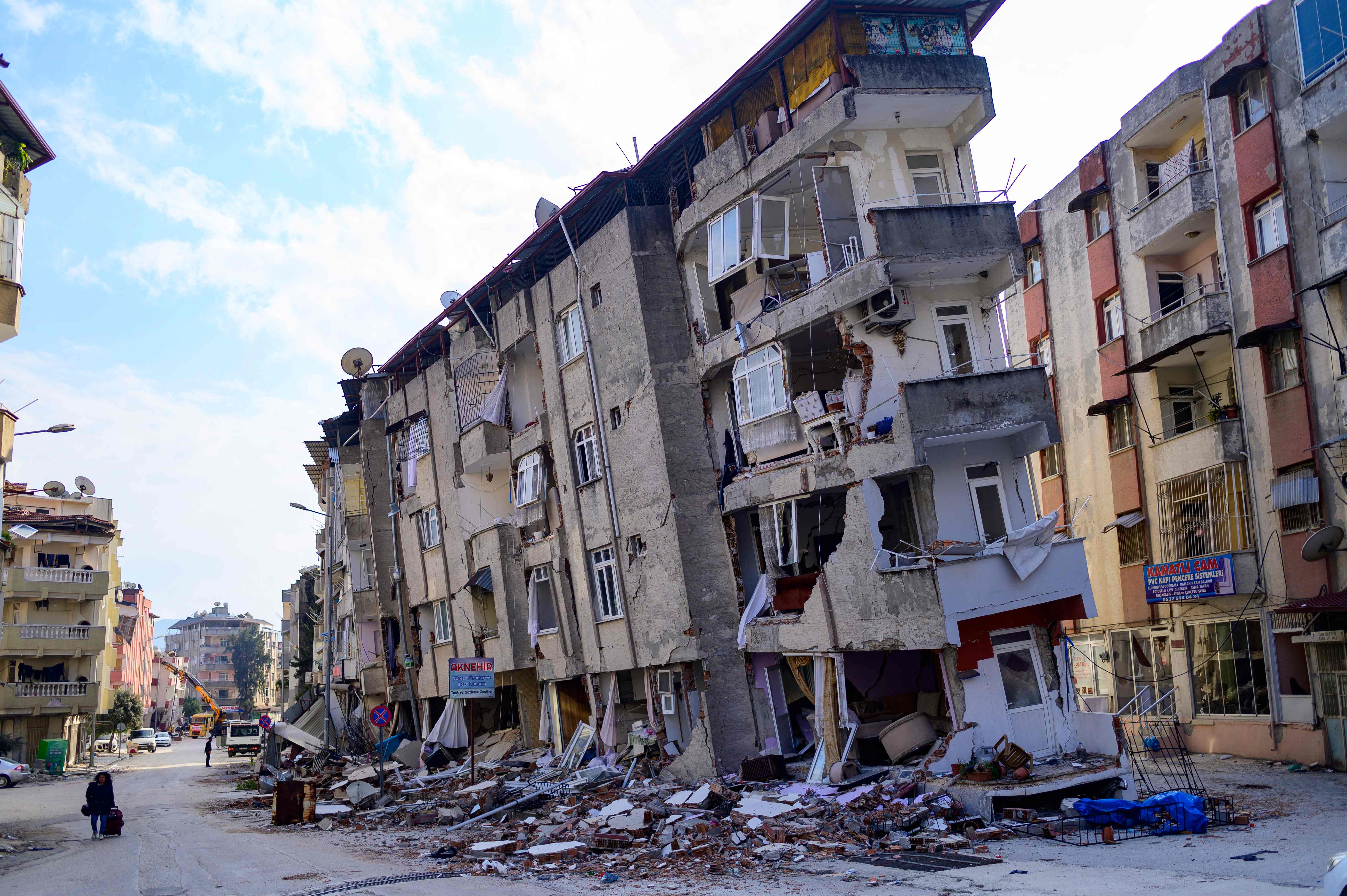 زلزال تركيا وسوريا.. تغطية مباشرة للخسائر وجهود الإنقاذ | الشرق للأخبار