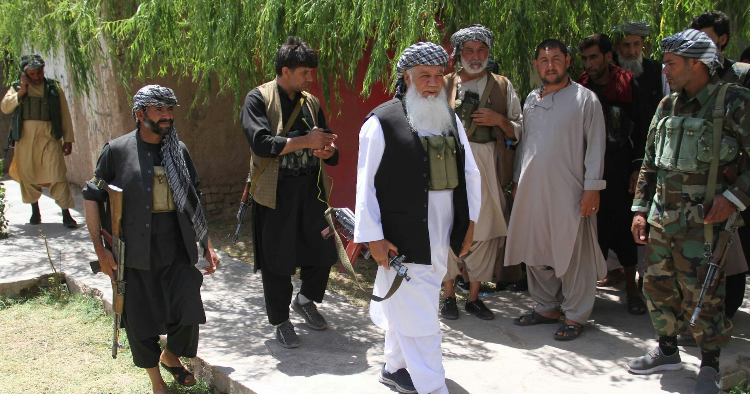 تقرير: سقوط &quot;أسد هرات&quot; يثير مخاوف من موجة استسلام بأفغانستان