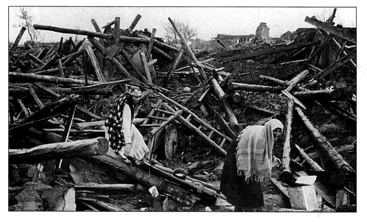 مبان منهارة بعد زلزال أرذينجان في عام 1939- t24.com.tr