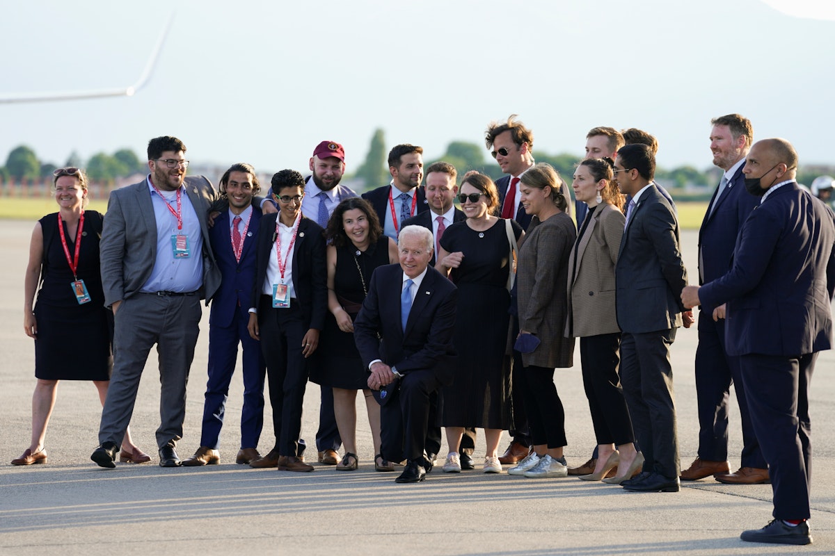 الرئيس الأميركي جو بايدن قبل مغادرته جنيف بعد لقاء القمة الذي جمعه بالرئيس الروسي فلاديمير بوتين - REUTERS